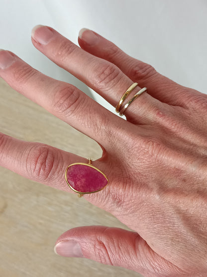 OTRAS. Anillo gota rosa