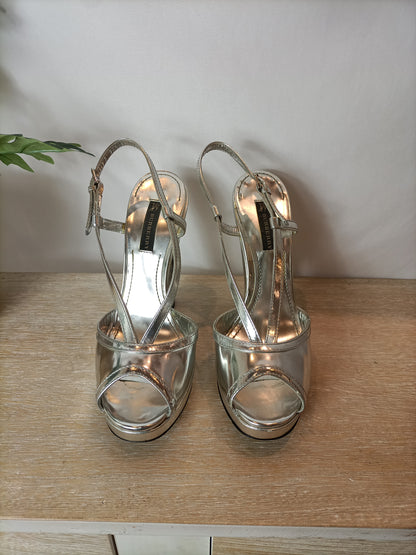 BURBERRY. Silver sandals. Size 39