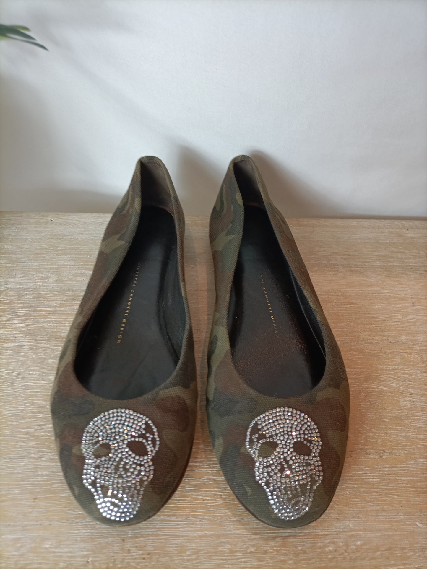 GIUSEPPE ZANOTTI. Bailarinas camuflaje calavera. T 39