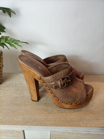 MIU MIU. Sandalias plataforma madera hebilla. T 39,5