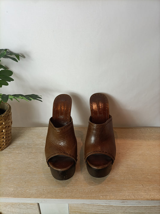 PRADA. Sandalias plataforma madera. T 39