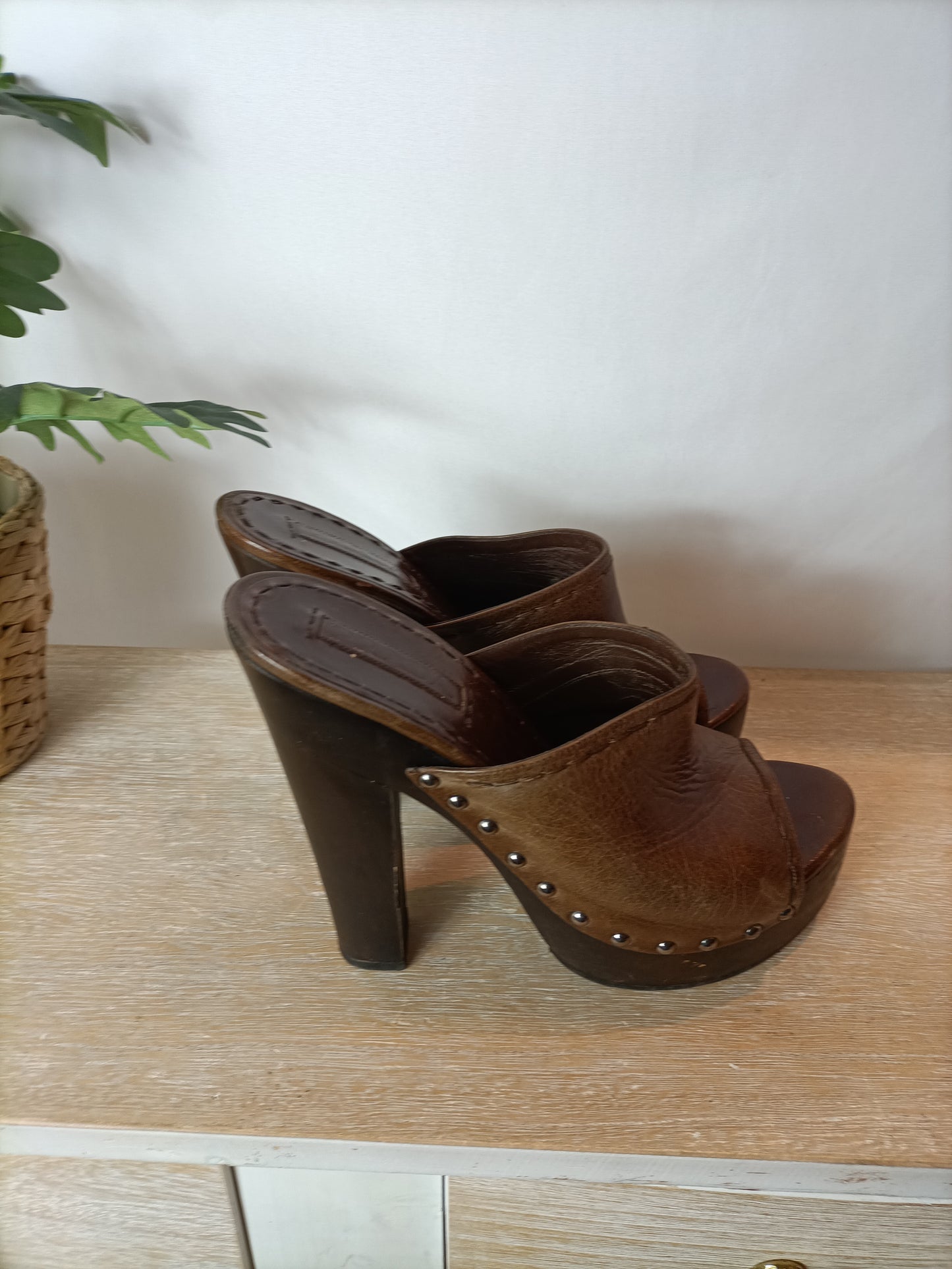 PRADA. Sandalias plataforma madera. T 39