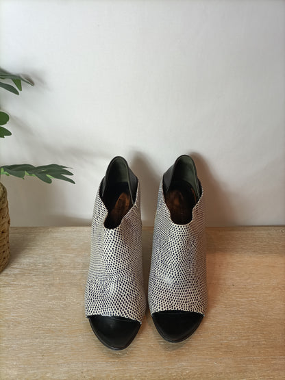 ALEXANDER WANG. Sandalias/cuñas estampadas. T 39