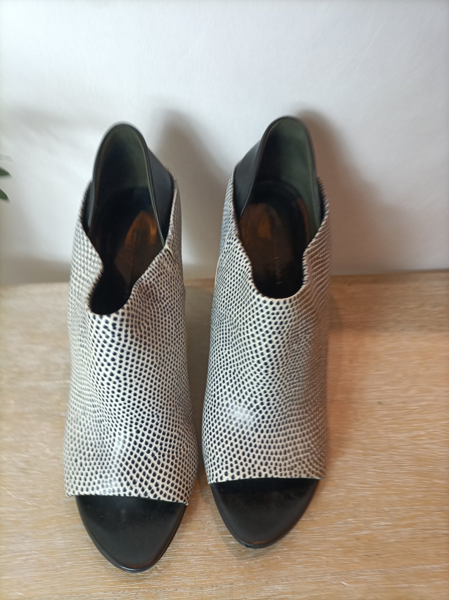 ALEXANDER WANG. Sandalias/cuñas estampadas. T 39