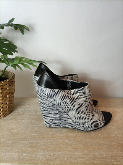 ALEXANDER WANG. Sandalias/cuñas estampadas. T 39