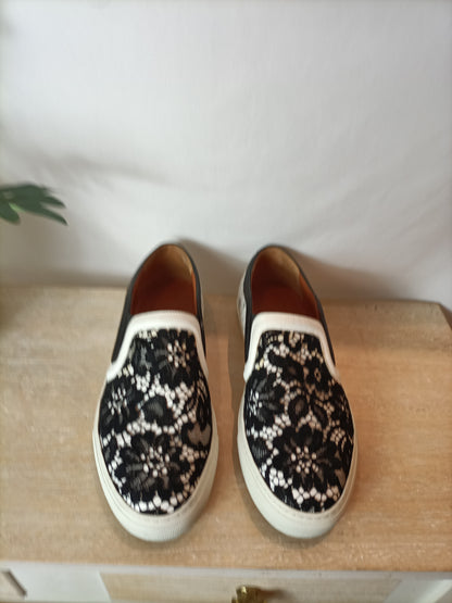 GIVENCHY. Zapatillas encaje blanco y negro. T 40