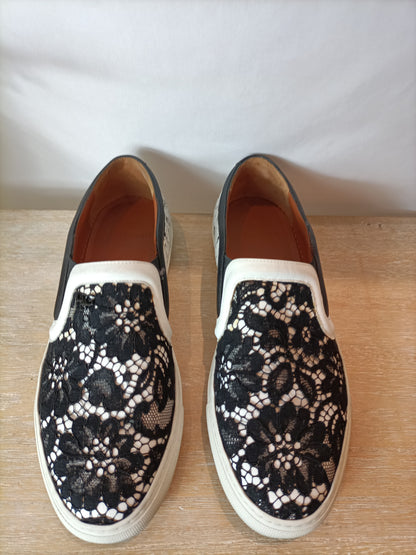 GIVENCHY. Zapatillas encaje blanco y negro. T 40