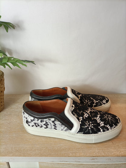 GIVENCHY. Zapatillas encaje blanco y negro. T 40