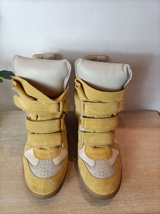 ISABEL MARANT. Zapatillas plataforma interior mostaza. T 40