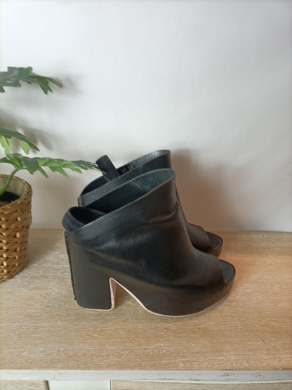 BALENCIAGA.  Zapato plataforma talón descubierto. T 39