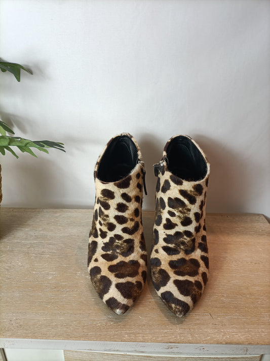 GIUSEPPE ZANOTTI. Botines pelo animal print. T 39