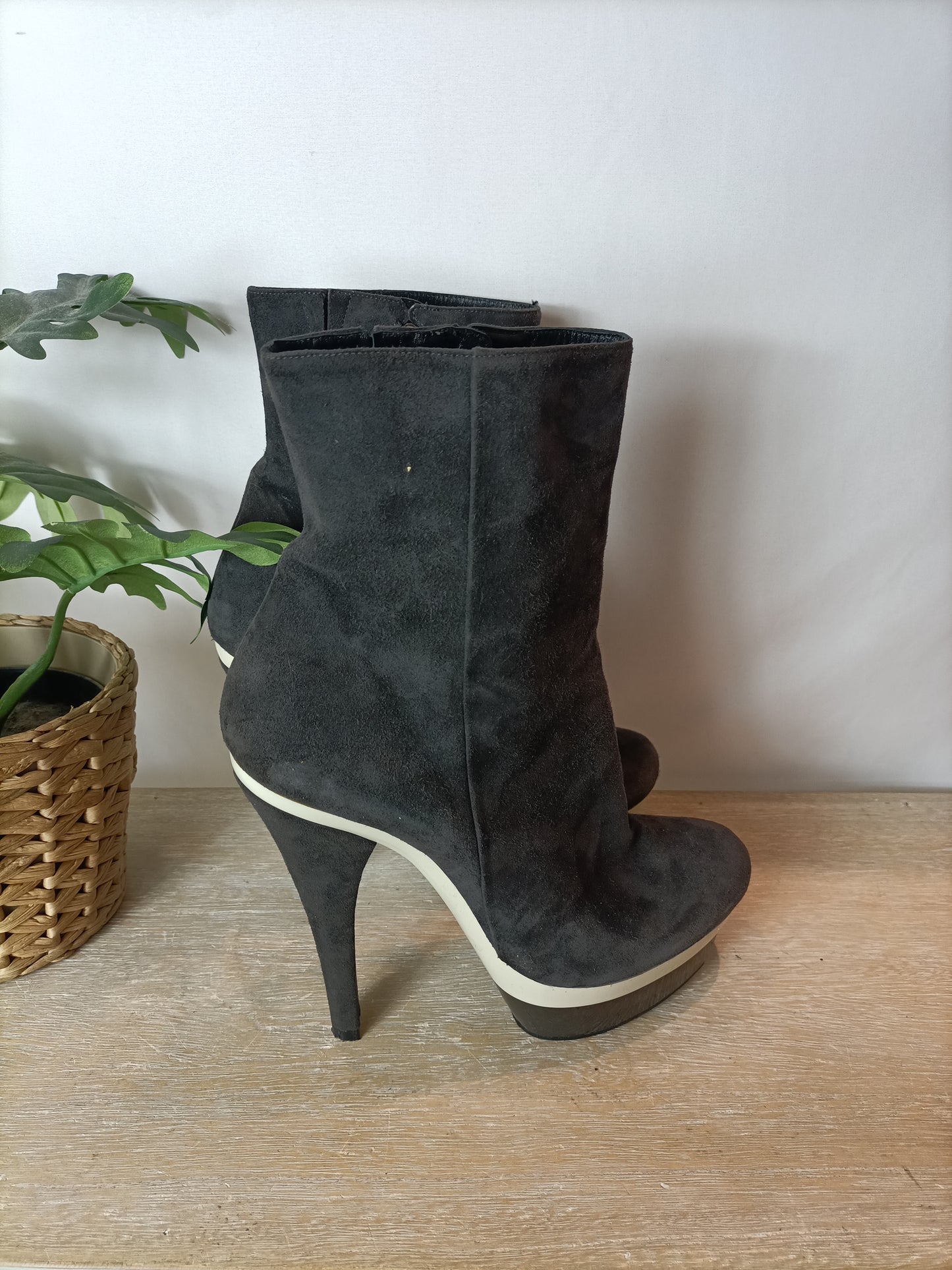 BARBARA BUI. Botines negros plataformas. T 40