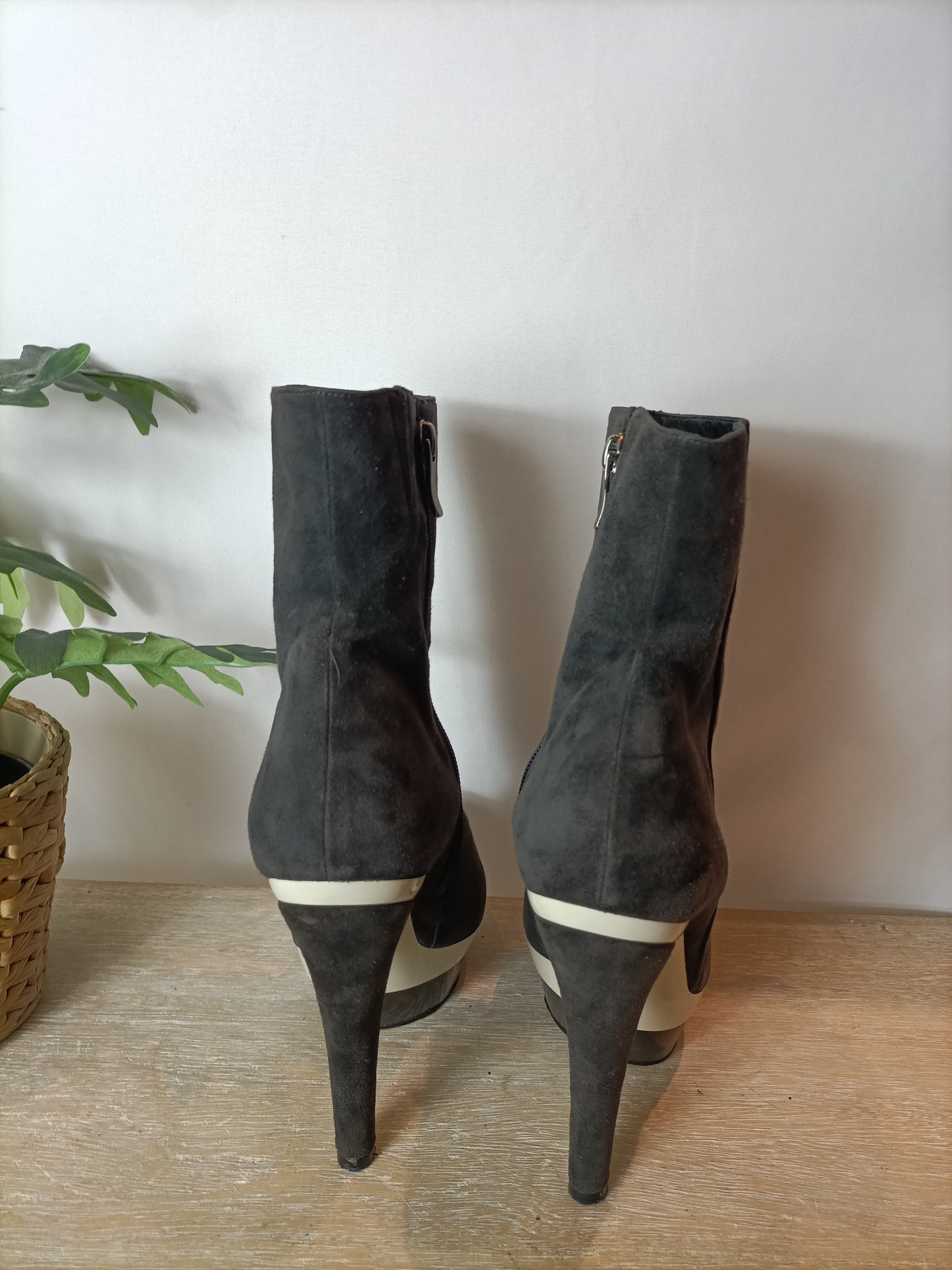 BARBARA BUI. Botines negros plataformas. T 40