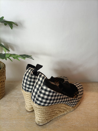 CHRISTIAN LOUBOUTIN. Cuñas cuadro vichy blanco y negro. T 39