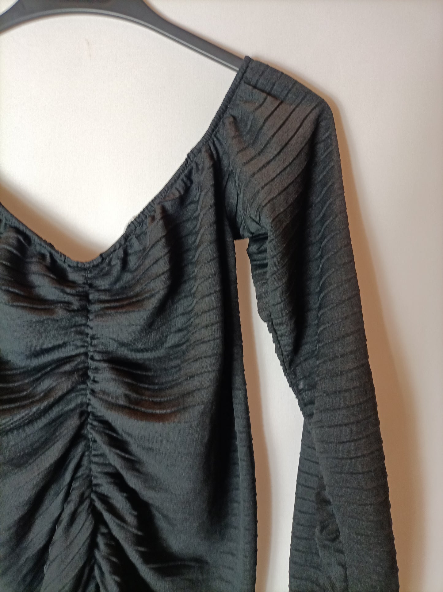 ZARA. Top negro semitransparente fruncido. T L
