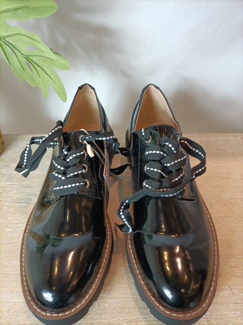 PULL&BEAR. Zapatos estilo Oxford charol negro. T 39