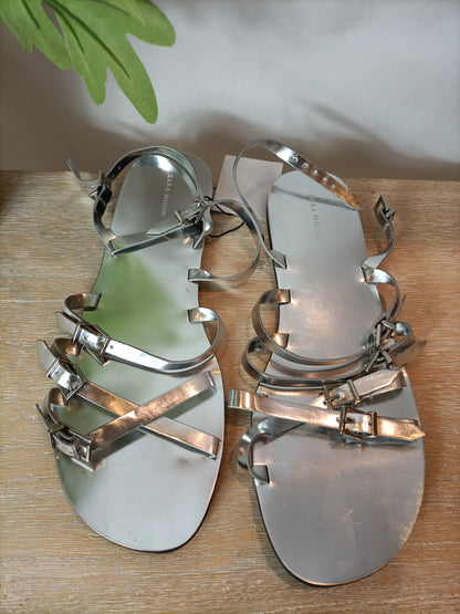 ZARA. Sandalias planas tiras plateadas. T 39