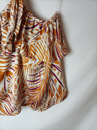 MANGO. Top estampado volante T.xs