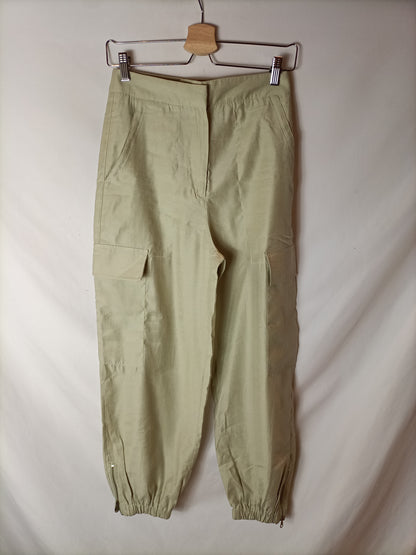ZARA. Pantalón cargo beige T.xs