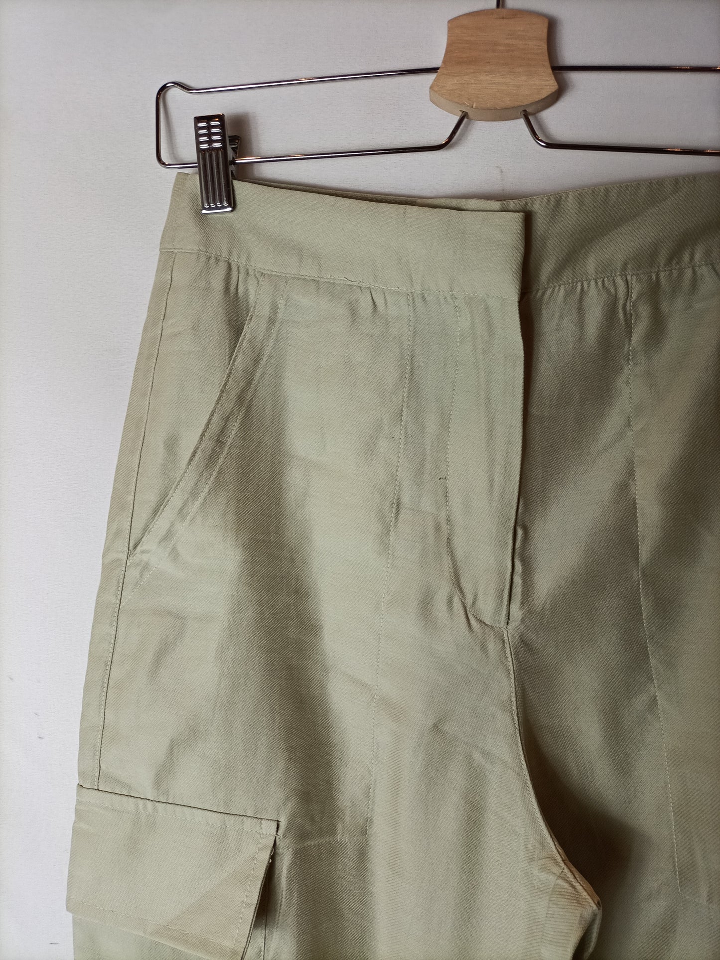 ZARA. Pantalón cargo beige T.xs