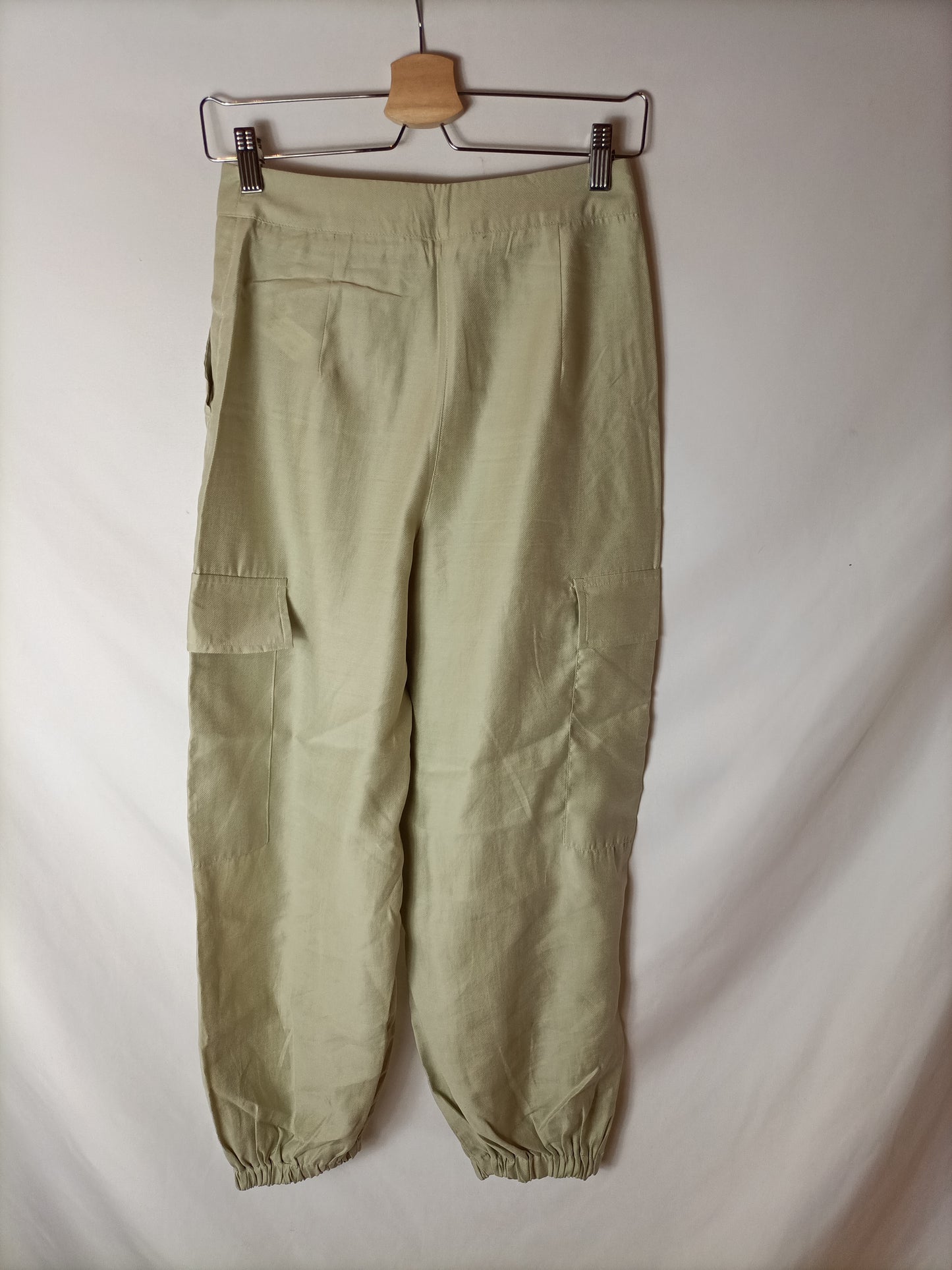 ZARA. Pantalón cargo beige T.xs