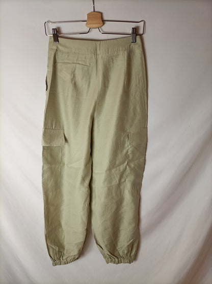 ZARA. Pantalón cargo beige T.xs