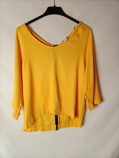 WHITE. Yellow Ts zipper blouse