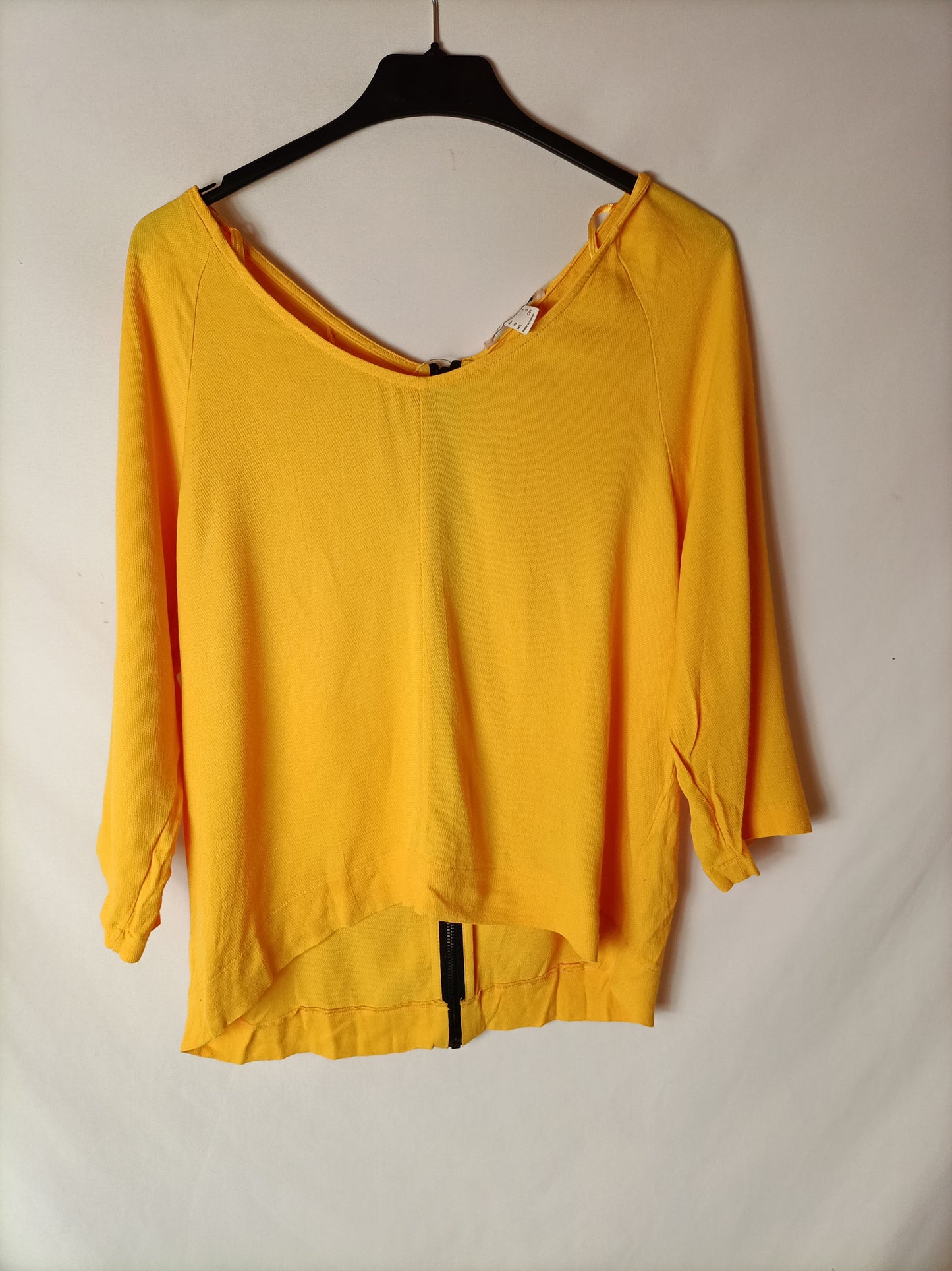 WHITE. Yellow Ts zipper blouse