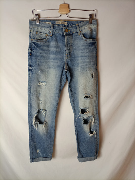 BERSHKA. Pantalón denim rotos T.36