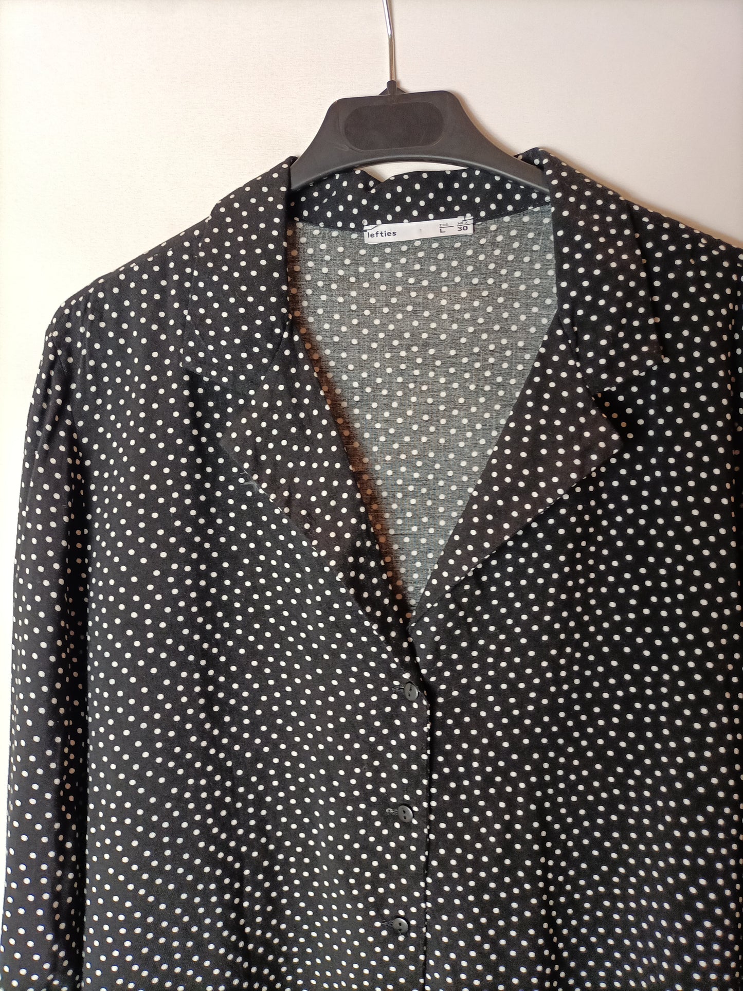 LEFTIES. Blusa negra lunares T.l