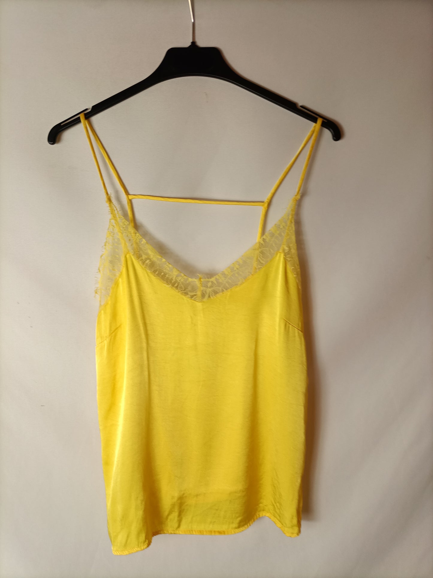 MANGO. Top lencero amarillo T.s