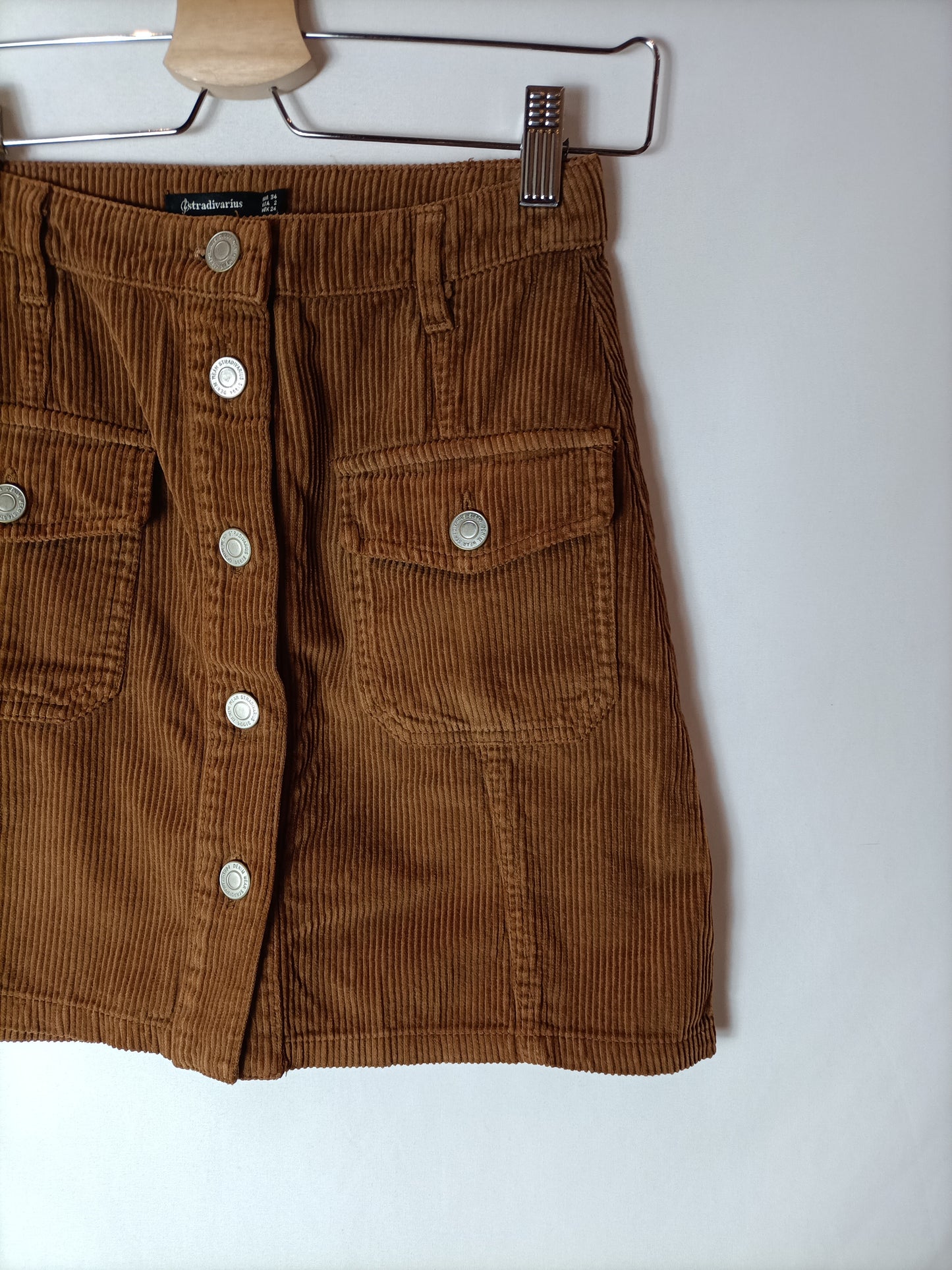 STRADIVARIUS. Falda pana botones T.34