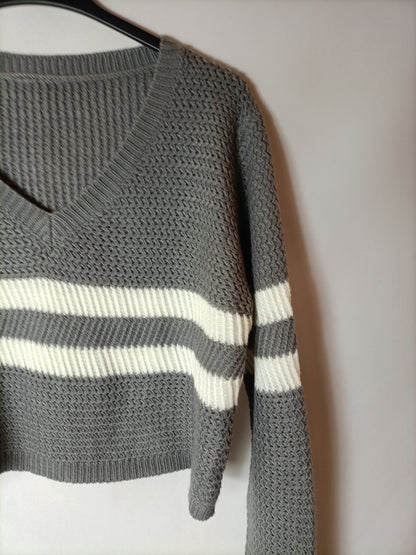 OTHERS. Short grey striped sweater. TS