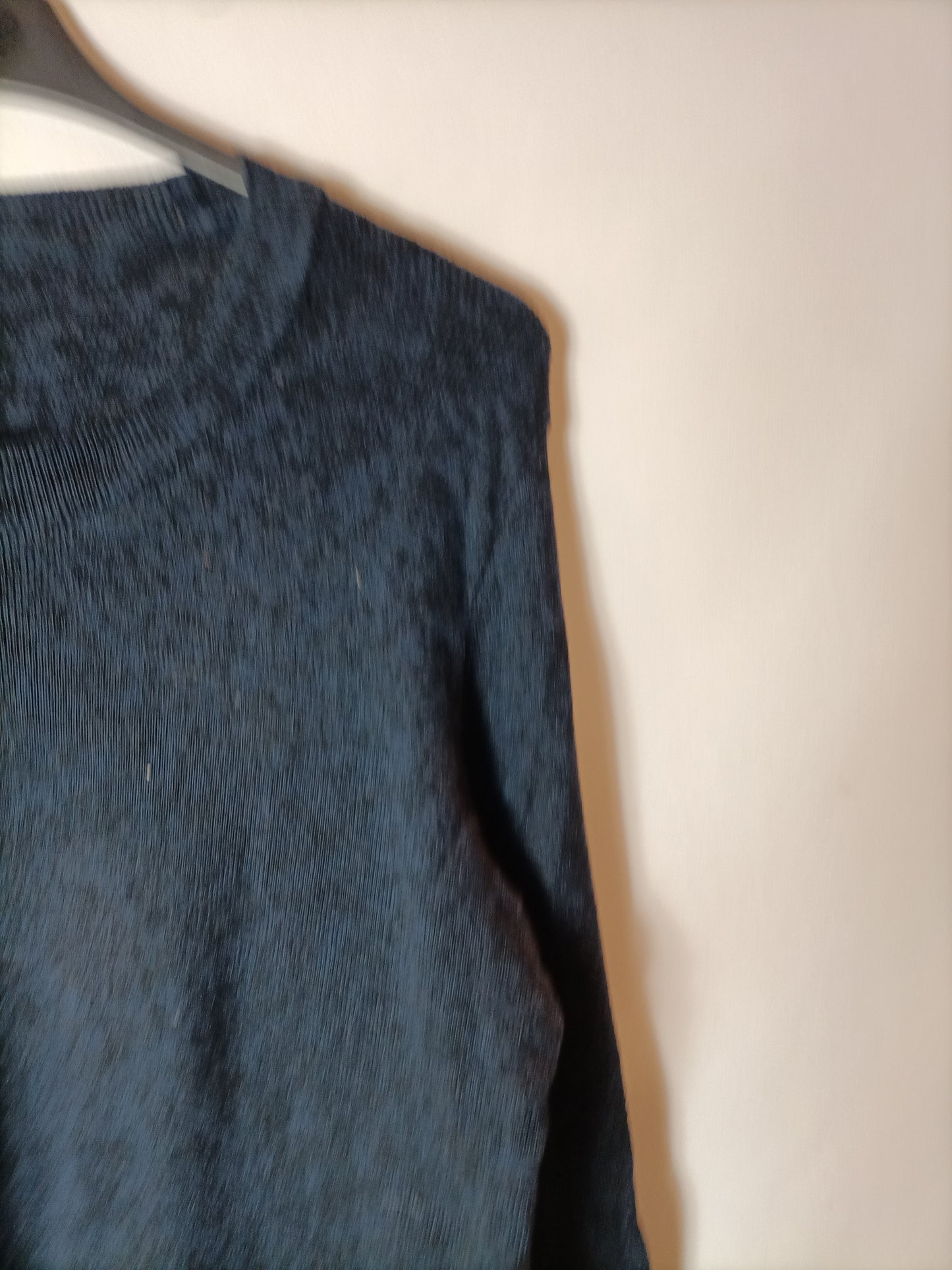PULL&amp;BEAR. Black and blue heathered sweater with slits. TS