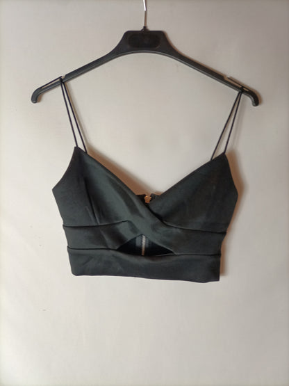 PULL&BEAR. Croptop negro apertura. T S