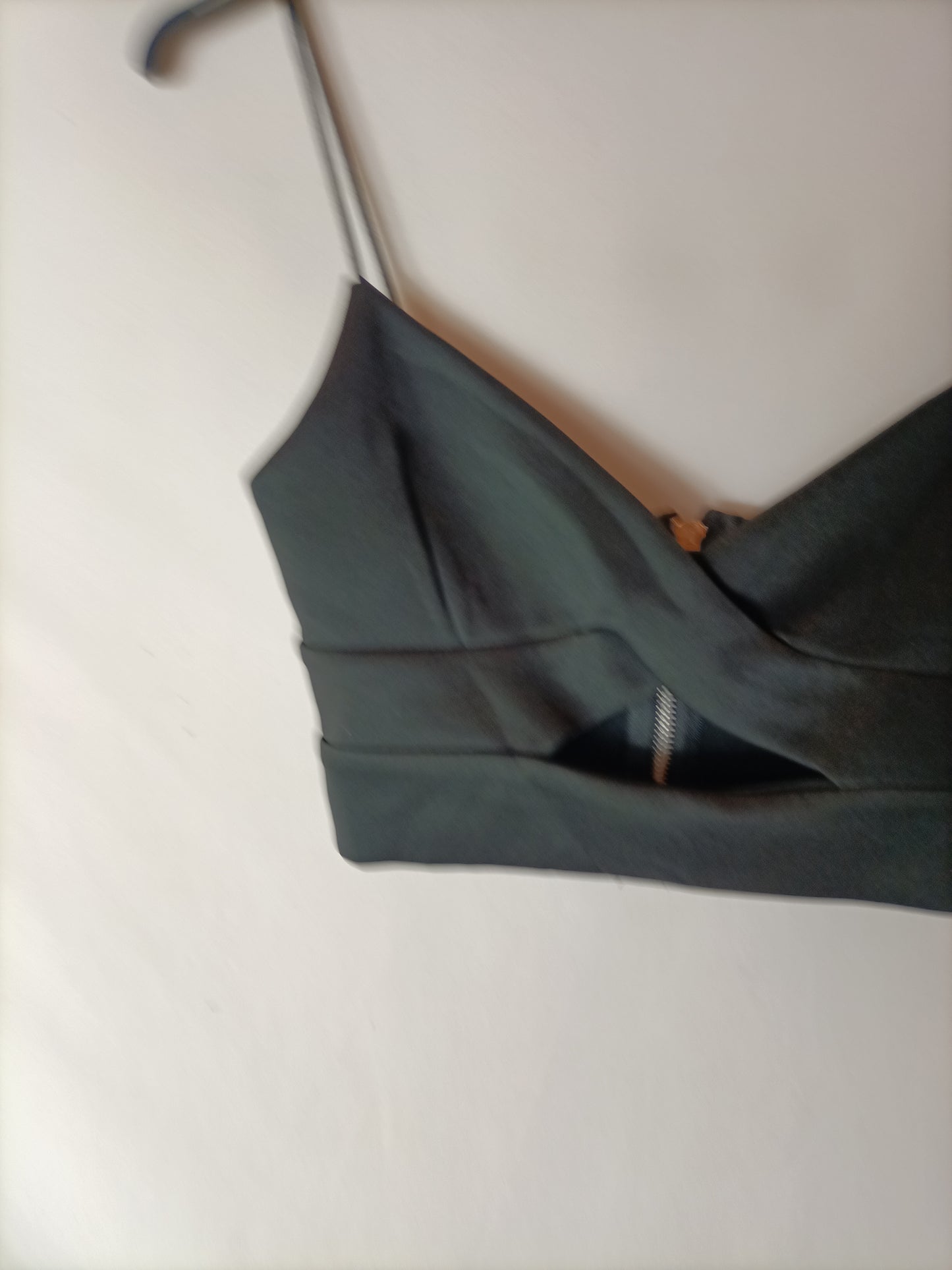 PULL&BEAR. Croptop negro apertura. T S