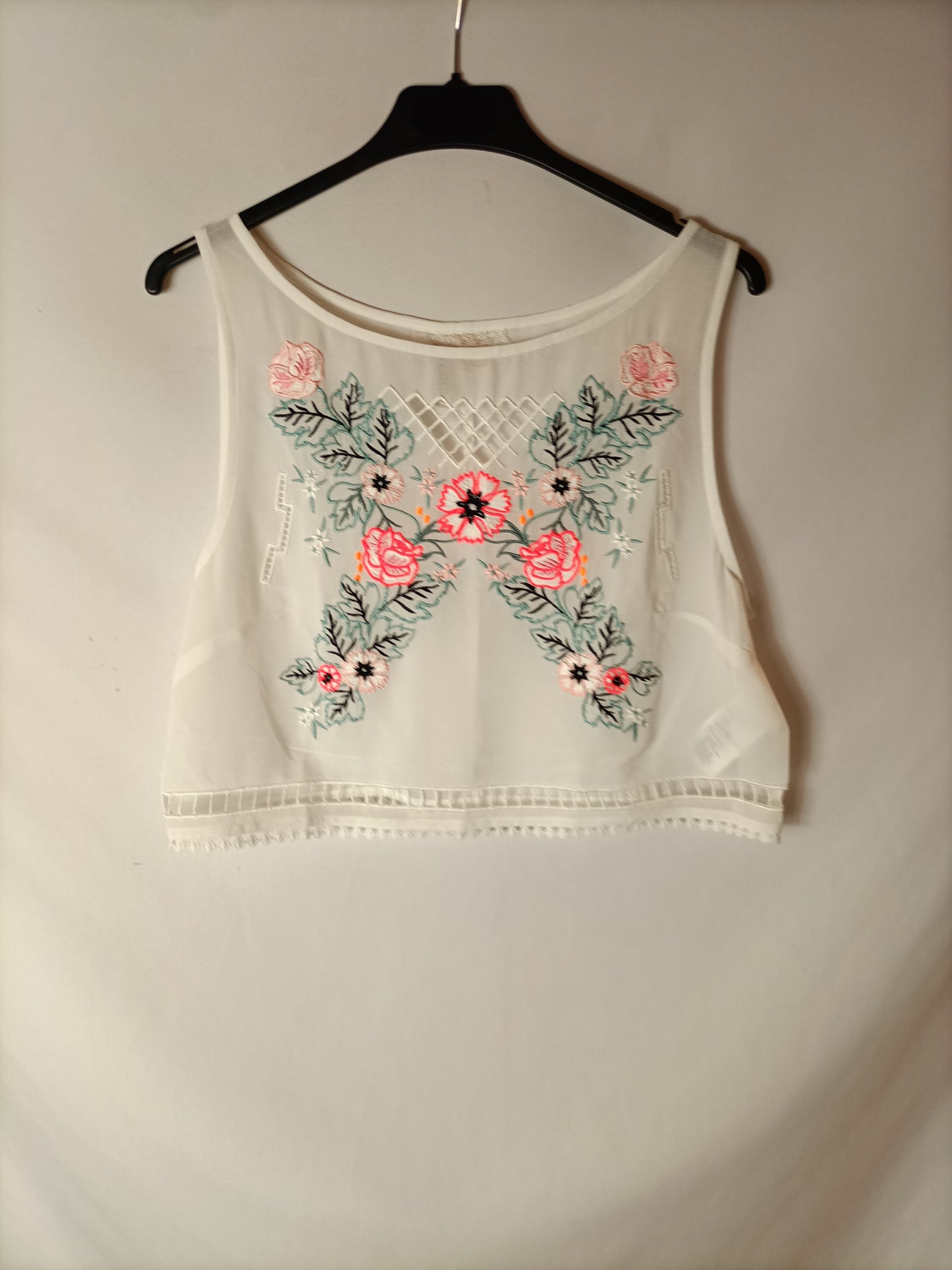 H&M. Croptop bordados semitransparente. T 38