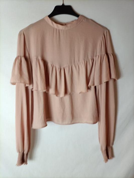 BERSHKA. Blusa rosa volante. T M