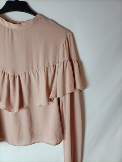 BERSHKA. Blusa rosa volante. T M