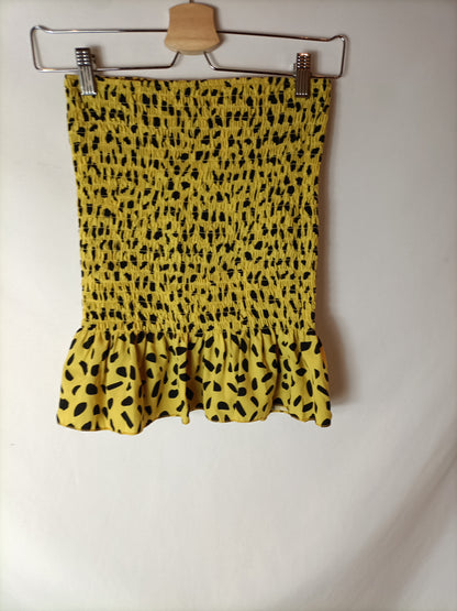 OTHERS. Yellow and black strapless top. TS