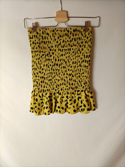 OTHERS. Yellow and black strapless top. TS