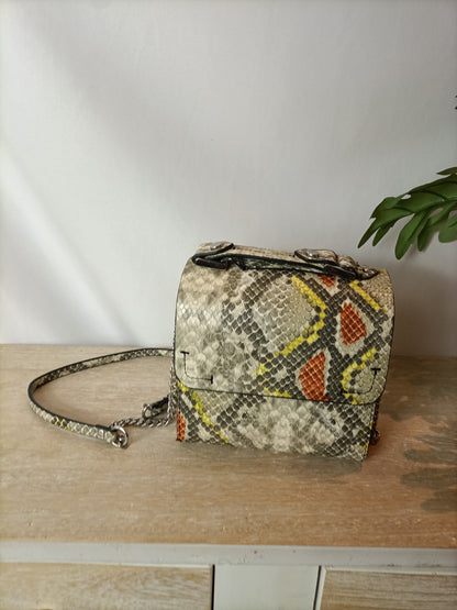 ZARA.bolso rígido animal print