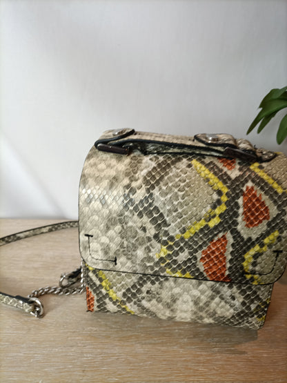 ZARA.bolso rígido animal print