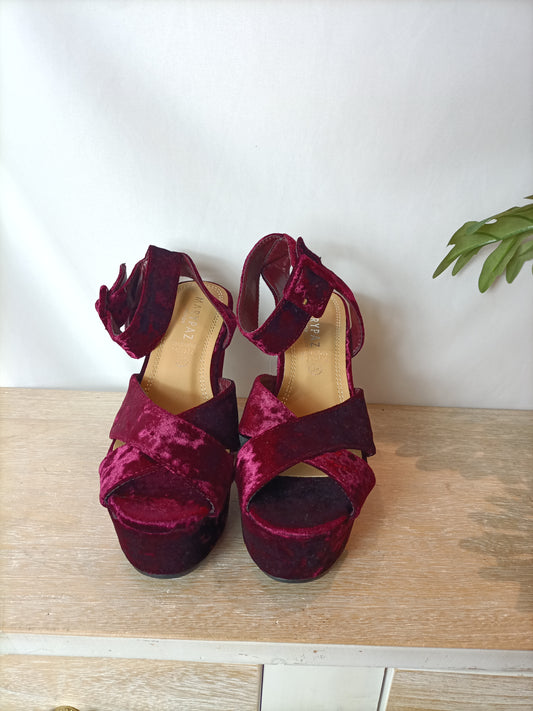 MARYPAZ. Sandalias plataforma terciopelo burdeos. T 38