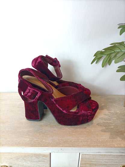 MARYPAZ. Sandalias plataforma terciopelo burdeos. T 38