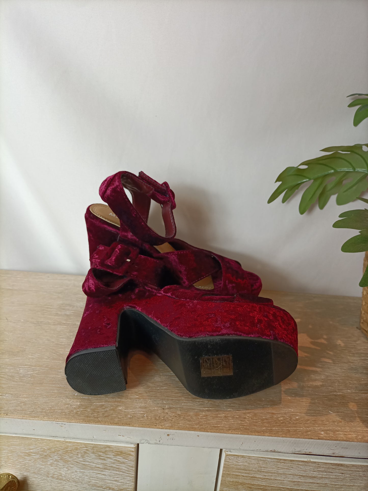 MARYPAZ. Sandalias plataforma terciopelo burdeos. T 38