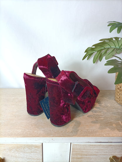 MARYPAZ. Sandalias plataforma terciopelo burdeos. T 38