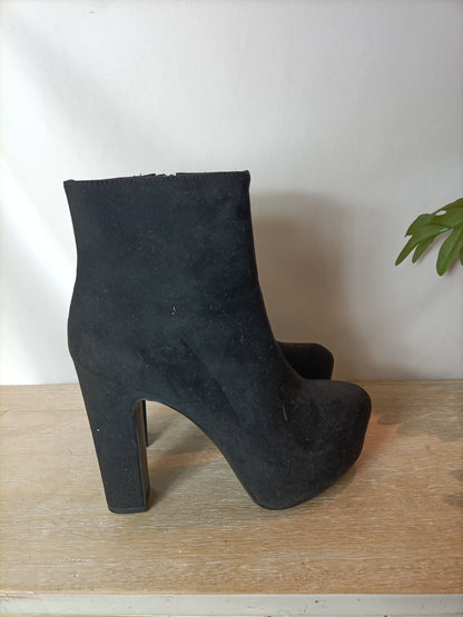 H&M. Botines negros plataforma. T 38