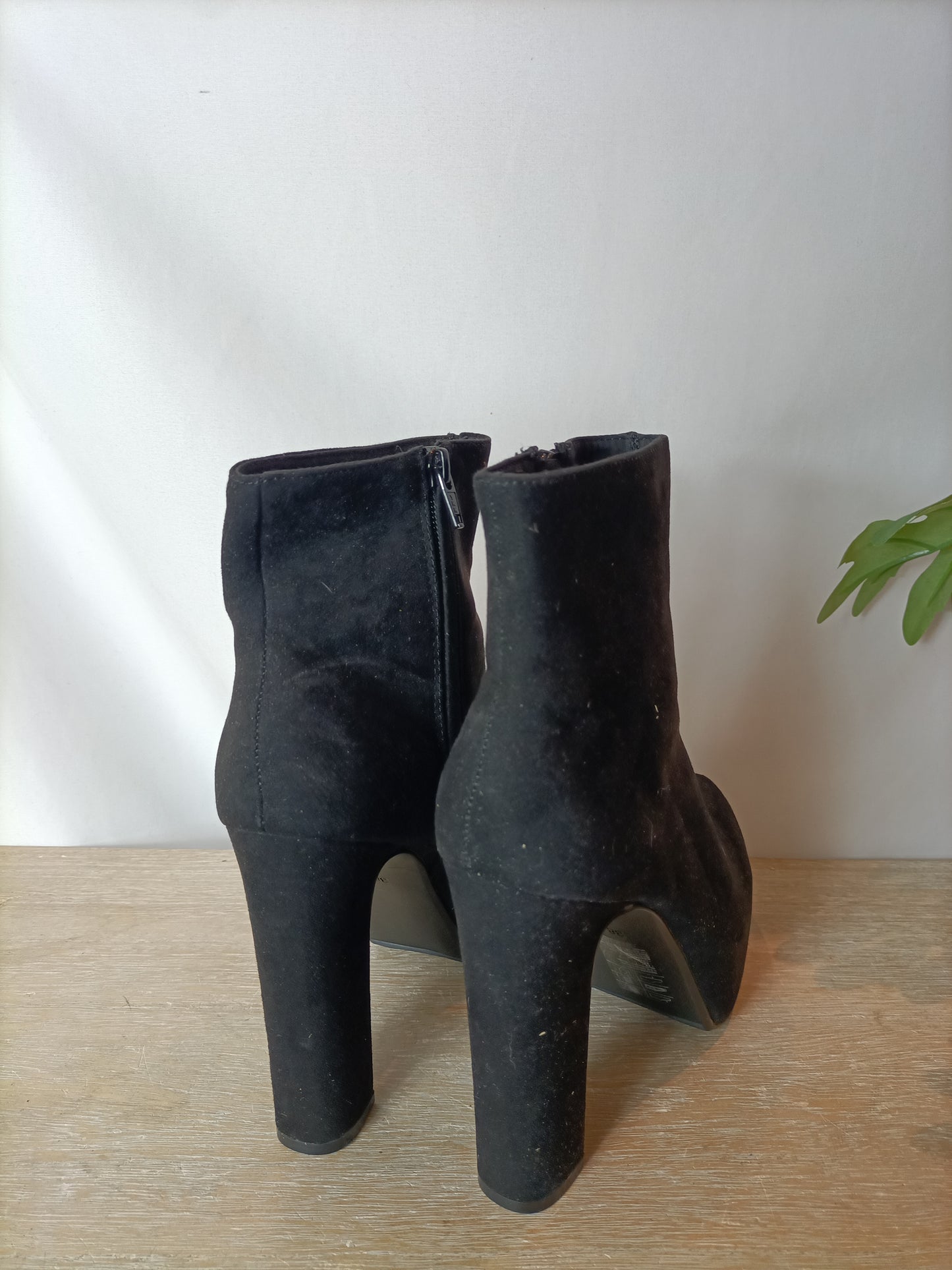 H&M. Botines negros plataforma. T 38