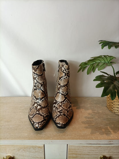 MARYPAZ. Botines animal print, T 38